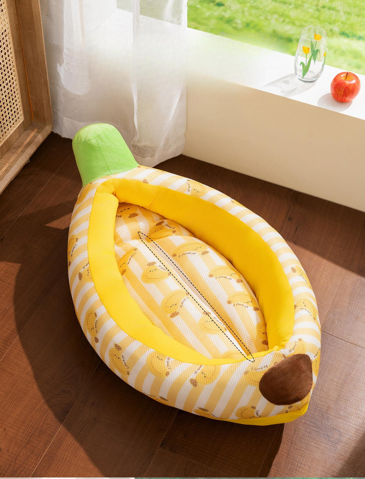 Dimitri Cooling Banana Boat Pet Bed – Removable & Washable Summer Lounge