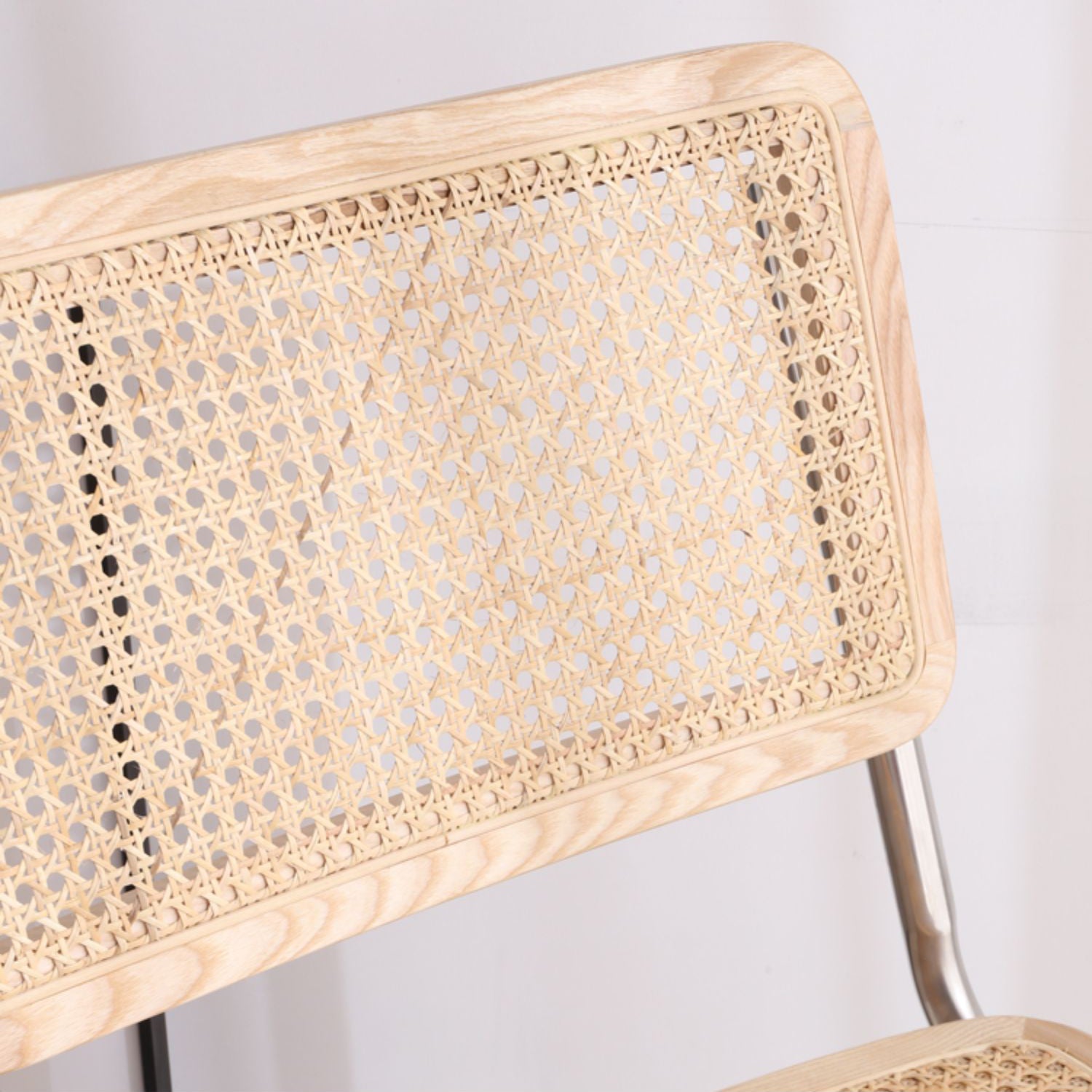 Elegant Natural Wood and Rattan Chair - Perfect Blend of Style & Comfort fcf-1477