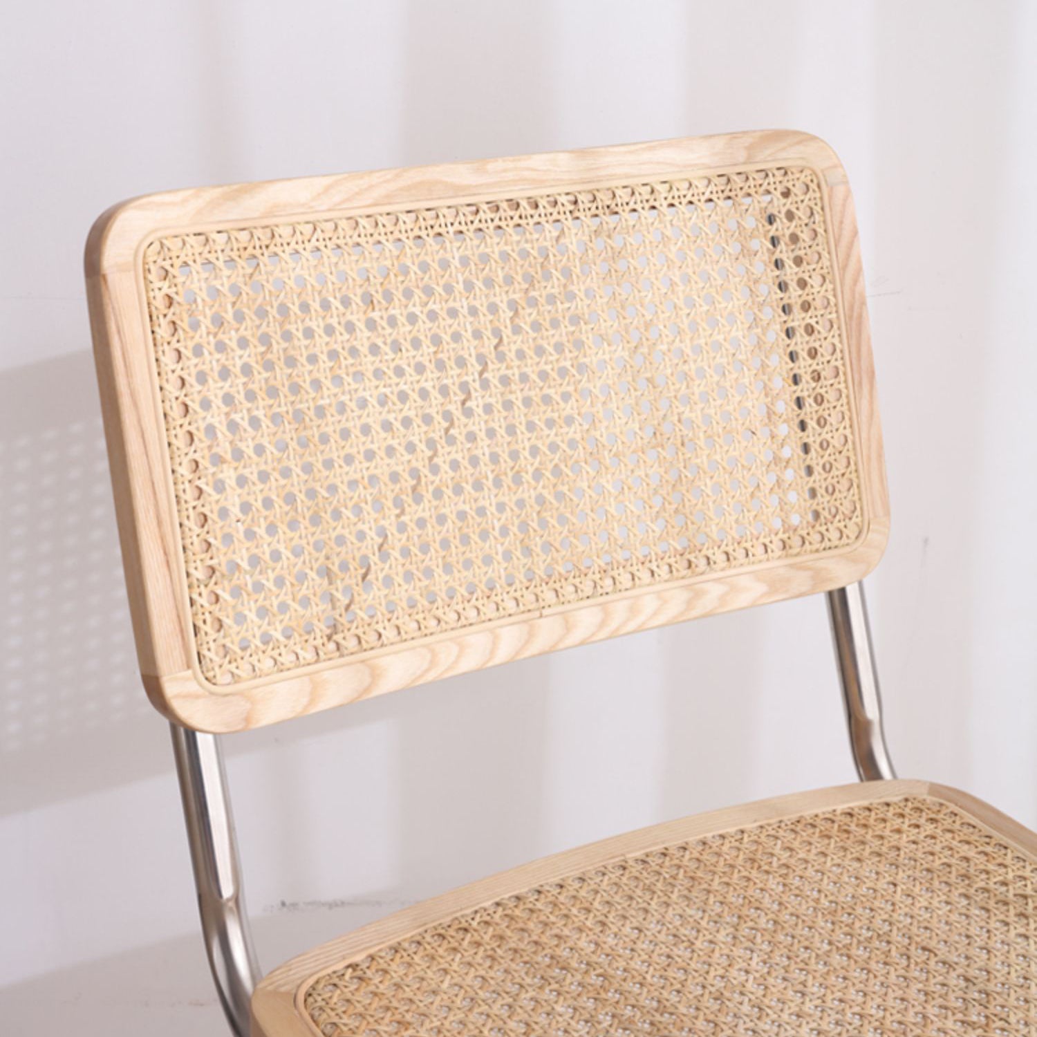 Elegant Natural Wood and Rattan Chair - Perfect Blend of Style & Comfort fcf-1477