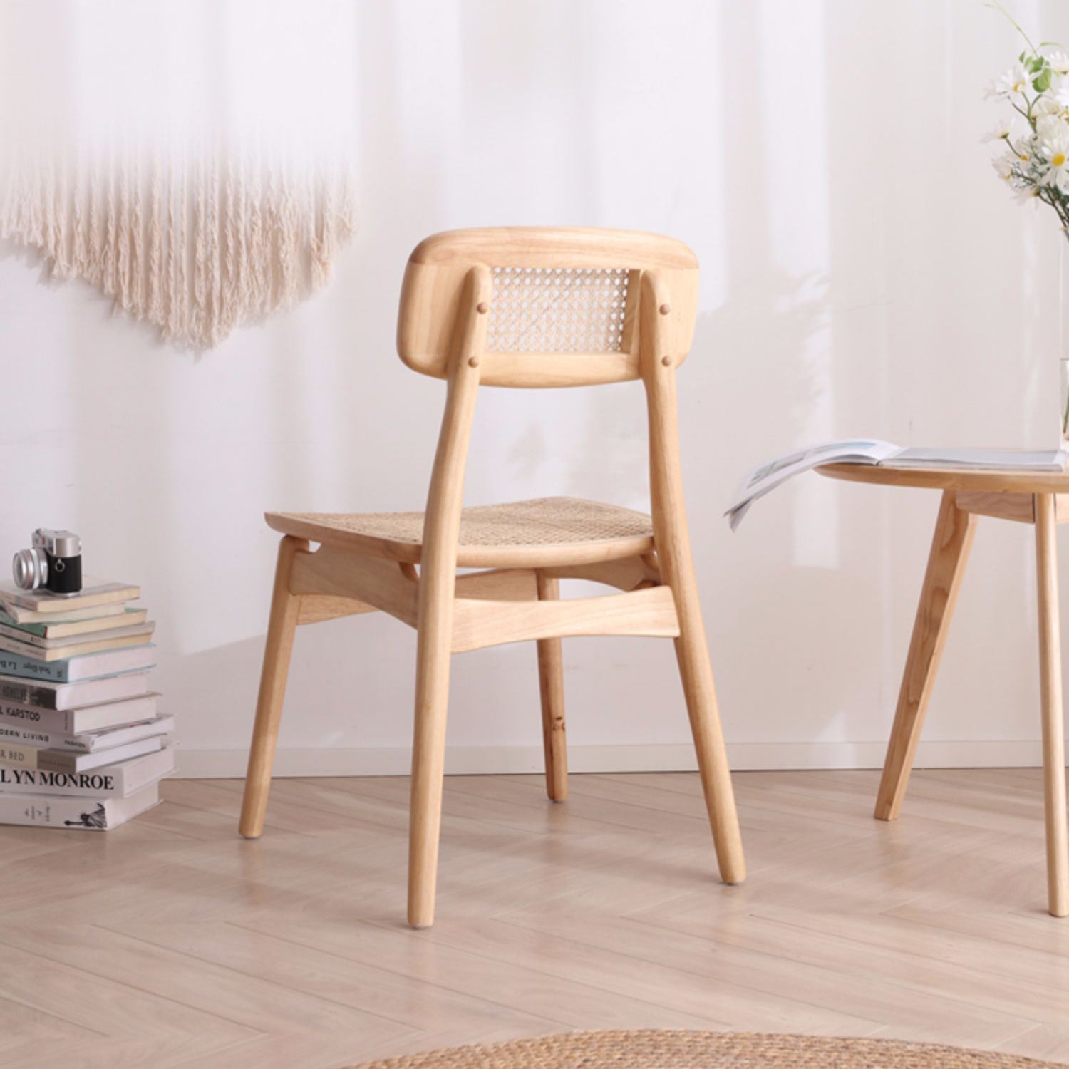 Elegant Solid Wood Chair with Natural Rattan Accents fcf-1479
