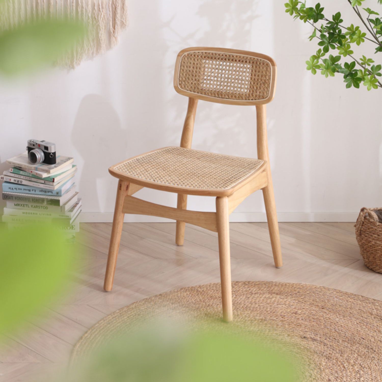 Elegant Solid Wood Chair with Natural Rattan Accents fcf-1479