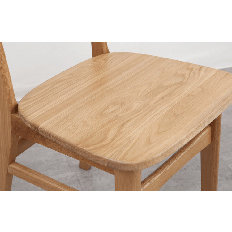 Elegant White Chair with Red Oak Wood and Soft Cotton Upholstery fyg-660