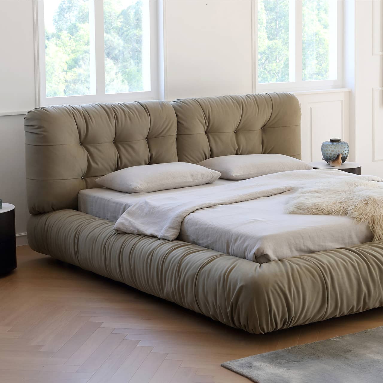 Luxurious Gray Pine Suede Down Bed for Ultimate Comfort my-377