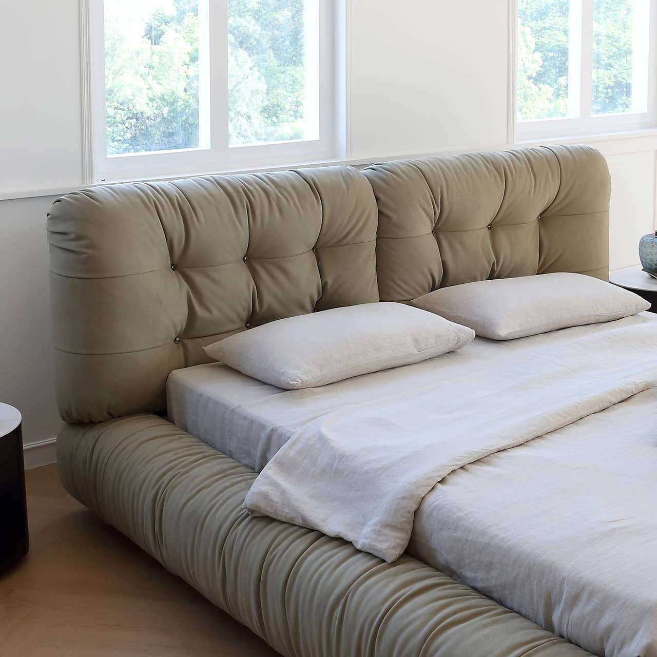 Luxurious Gray Pine Suede Down Bed for Ultimate Comfort my-377