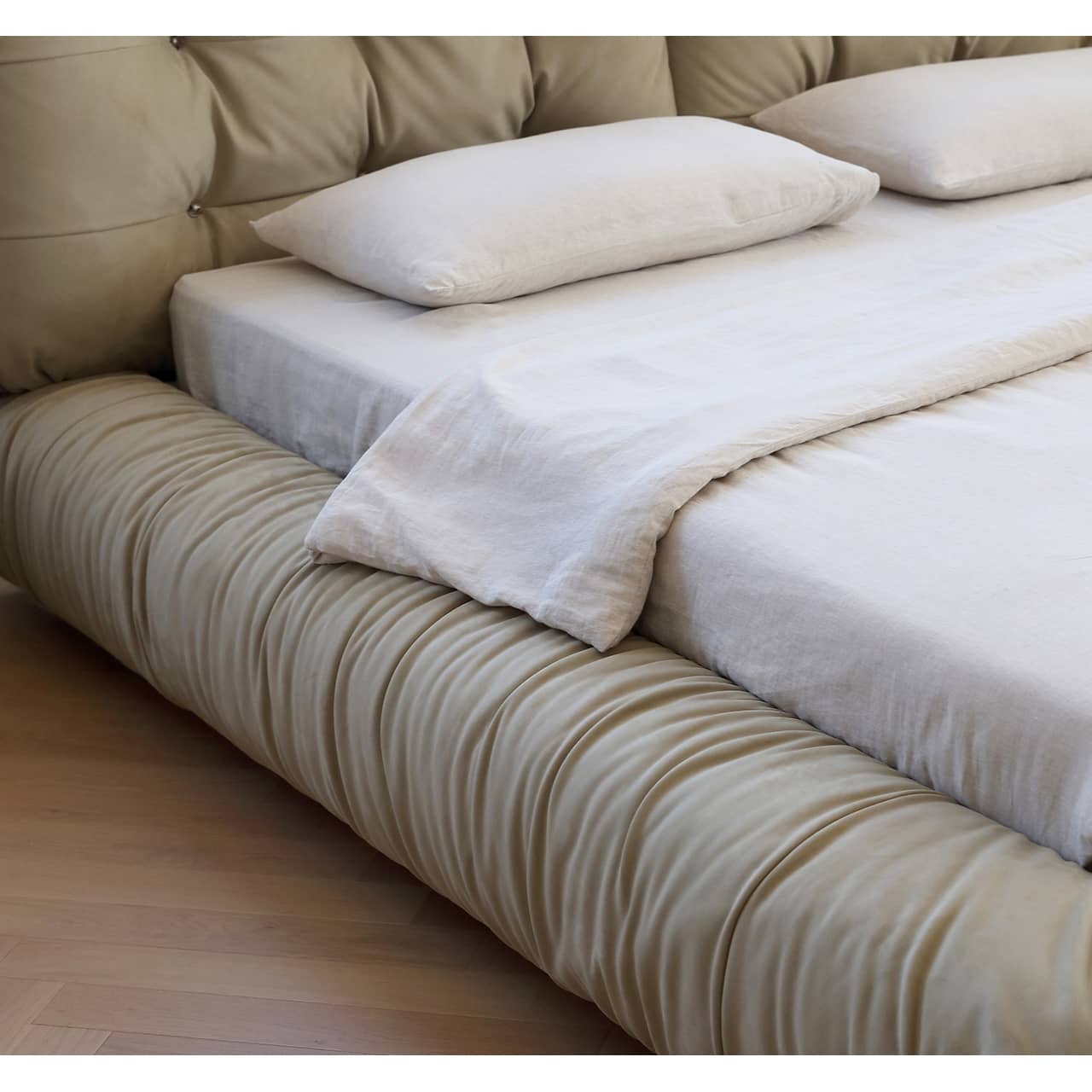 Luxurious Gray Pine Suede Down Bed for Ultimate Comfort my-377