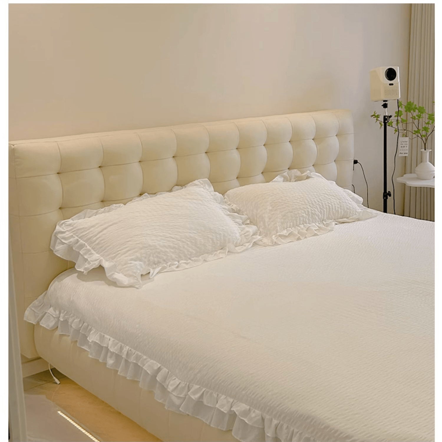 Luxurious Off-White & Black PU Leather Bed with Beech Wood Frame - Modern Elegance for Your Bedroom yw-201