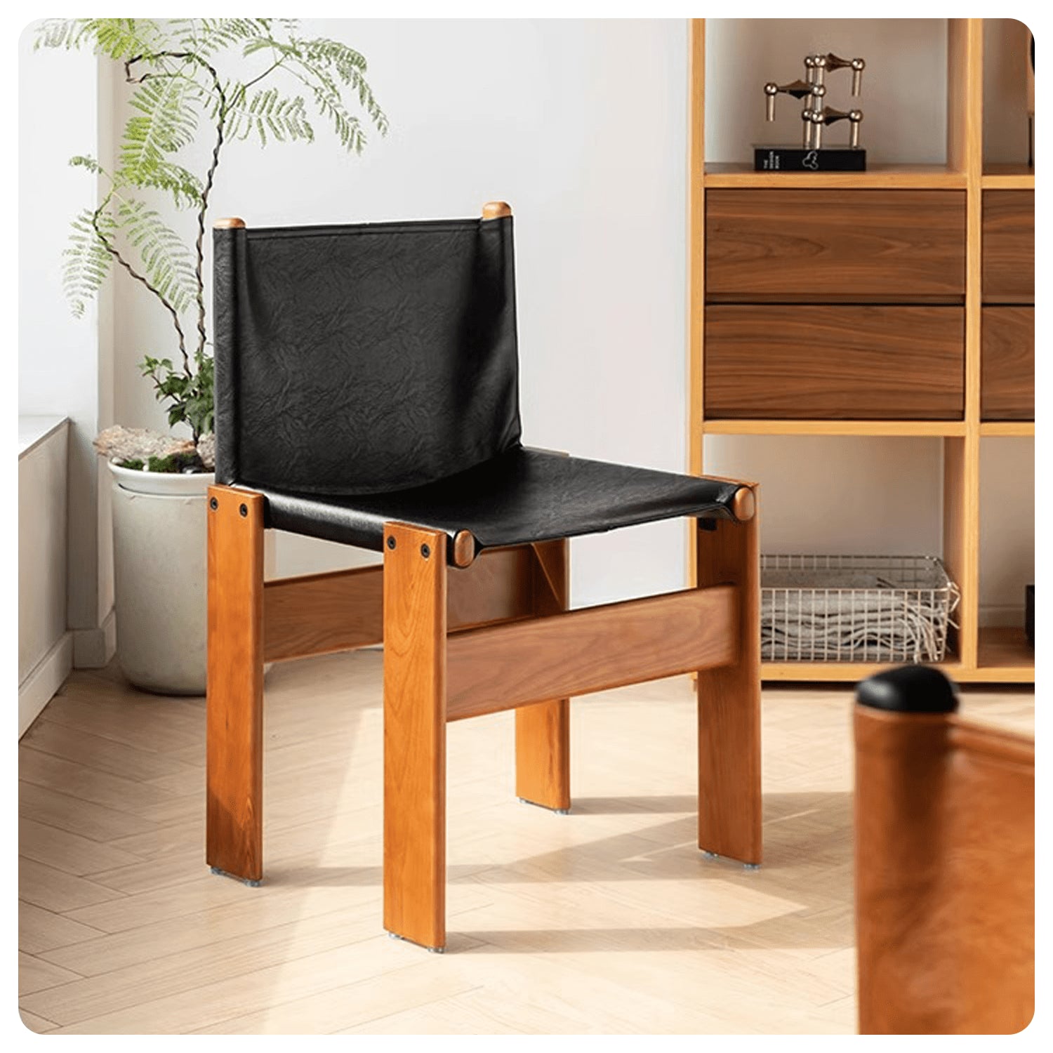Luxurious Cowhide Leather Chair with Solid Rubberwood Frame - Black & Brown yw-227