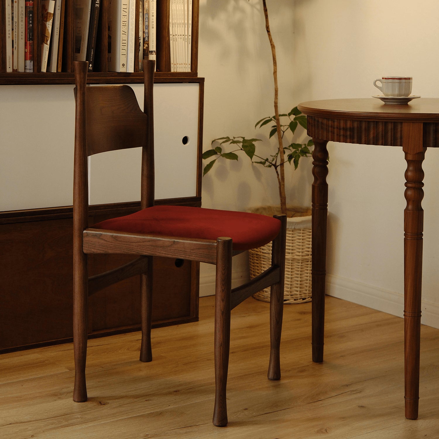 Stylish Ash Wood Chair with Red and Yellow Flannel Upholstery yw-228