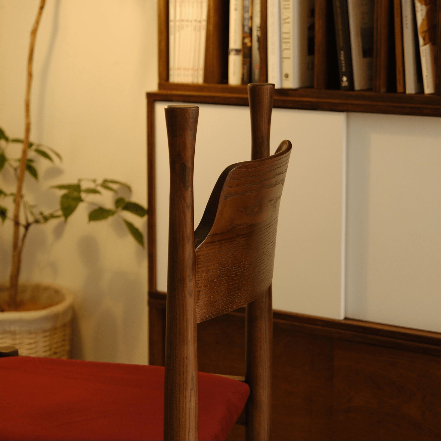 Stylish Ash Wood Chair with Red and Yellow Flannel Upholstery yw-228